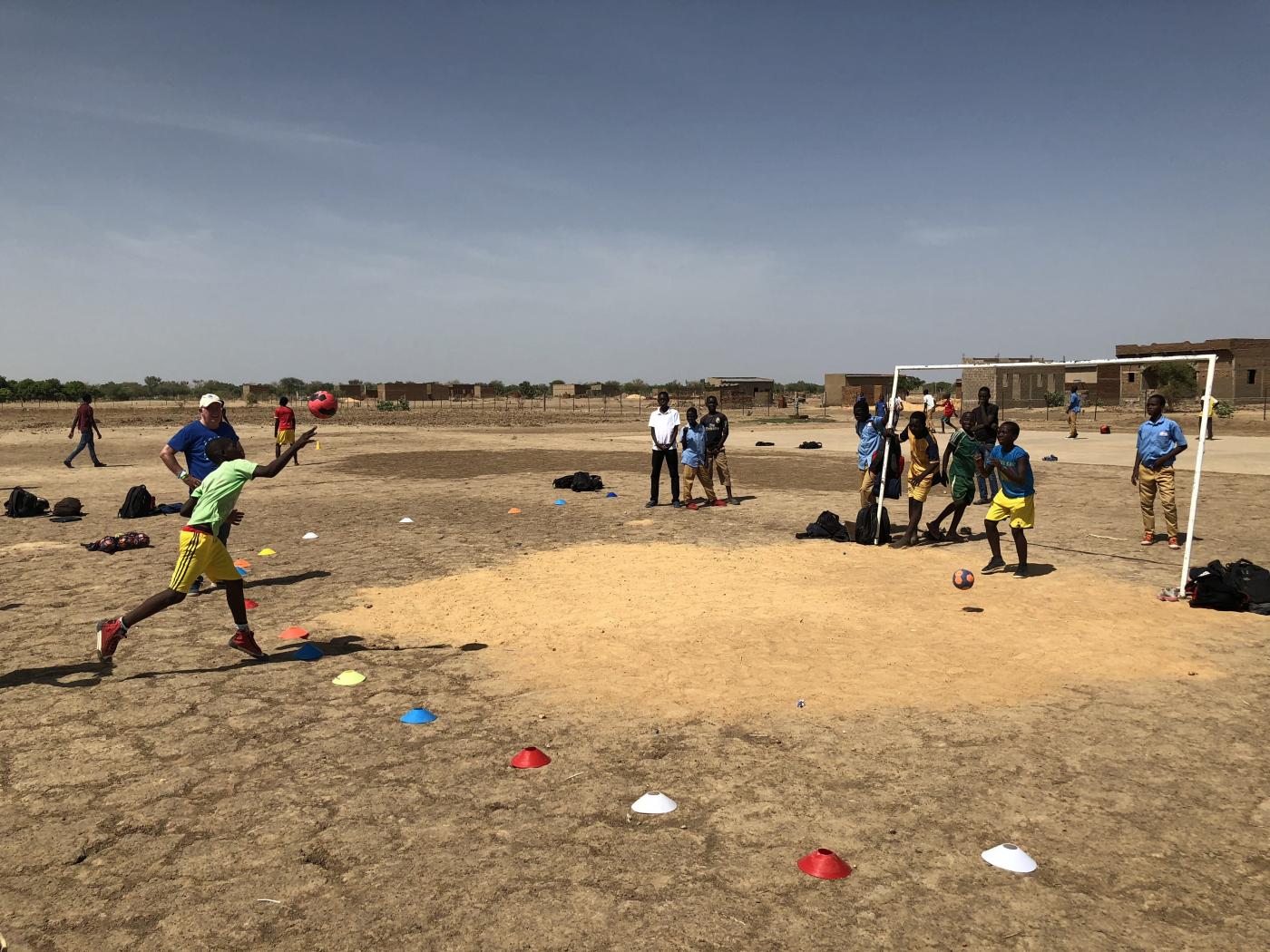 EL BALONMANO MADRILEÑO LLEGA A CHAD GRACIAS A LA FUNDACIÓN RAMÓN GROSSO