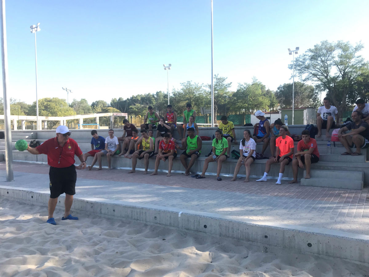 FINALIZAN LOS CURSOS N1 DE PARLA Y LEGANÉS CON BALONMANO PLAYA