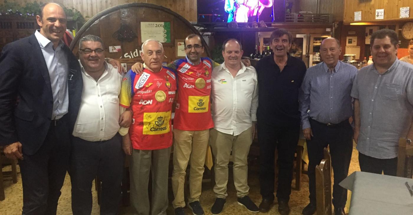 LA FEDERACIÓN ASTURIANA DE BALONMANO OTORGA LA INSIGNIA DE ORO A LA FMBM