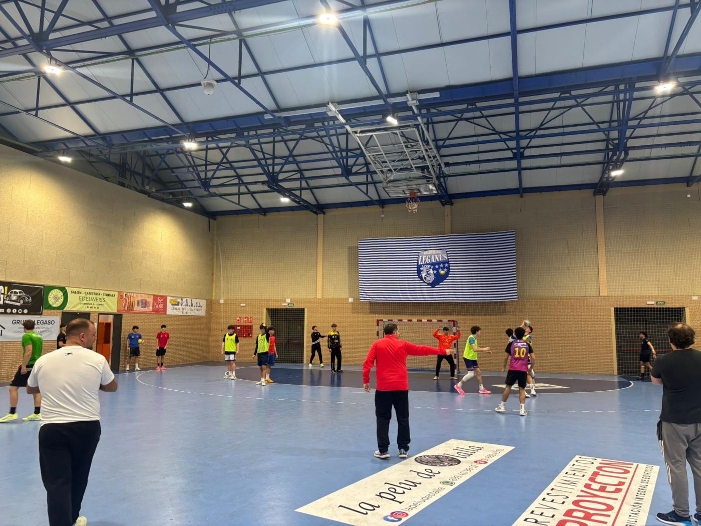 Nuevo curso de entrenador N1 de balonmano pista este mes de julio en el Colegio Corazonistas